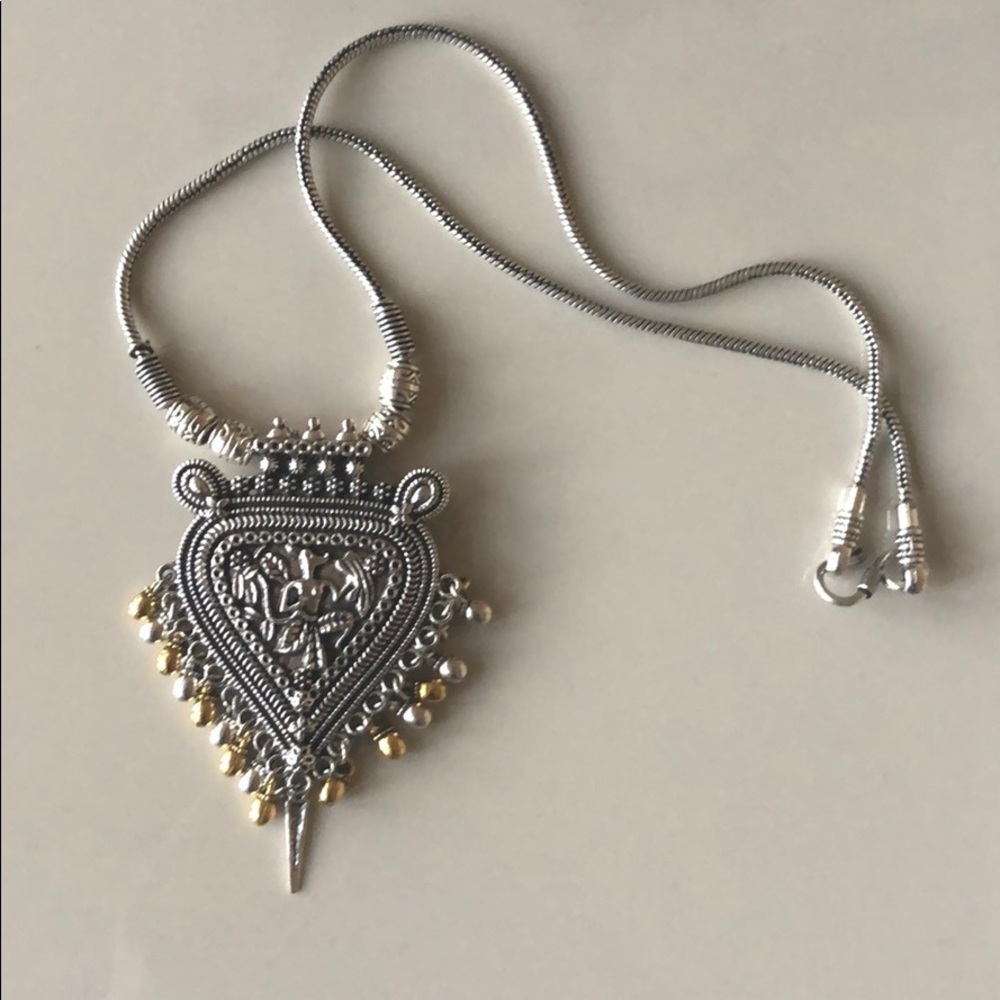 Final Sale NWOT- Silver polished Ethnic Necklace